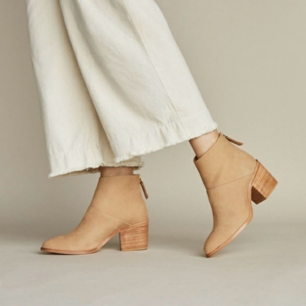 Elegant Tan Ankle Boots